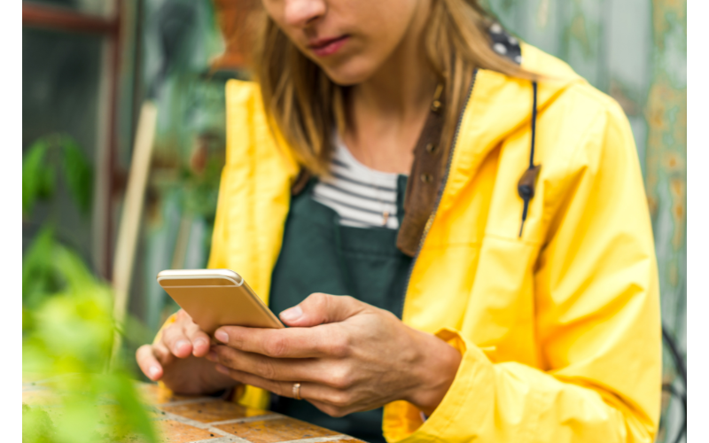 Investigating complaints about essential mobile services